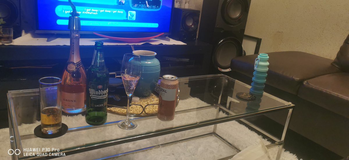 SollyTloubatla's tweet photo. #hitfresh
@Hit_Refresh @RandyOrton @dj_Strat3gy is a vibe at home enjoying the music. Having the time that is good with baeee @rebeccamokgadi https://t.co/hhAKc9FTJr