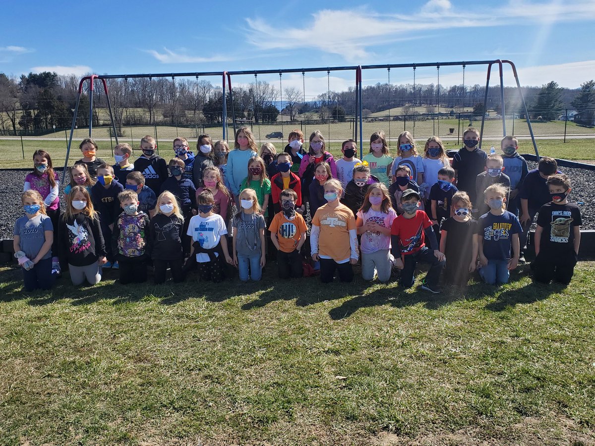 cwilliams615's tweet photo. 2nd grade is full of EPIC! Eagles!!! Read Across America Eagle pride Friday!!! @GrandviewES @carrie_taylor26 @RcV2004 https://t.co/Muh7bdVh5S