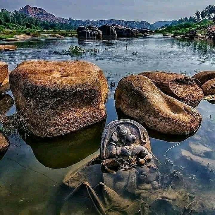 RT @OnlyDharma1: Lord Hanuman.

On banks of Tungabhadra river, Hampi. https://t.co/sEcL11Bp6l