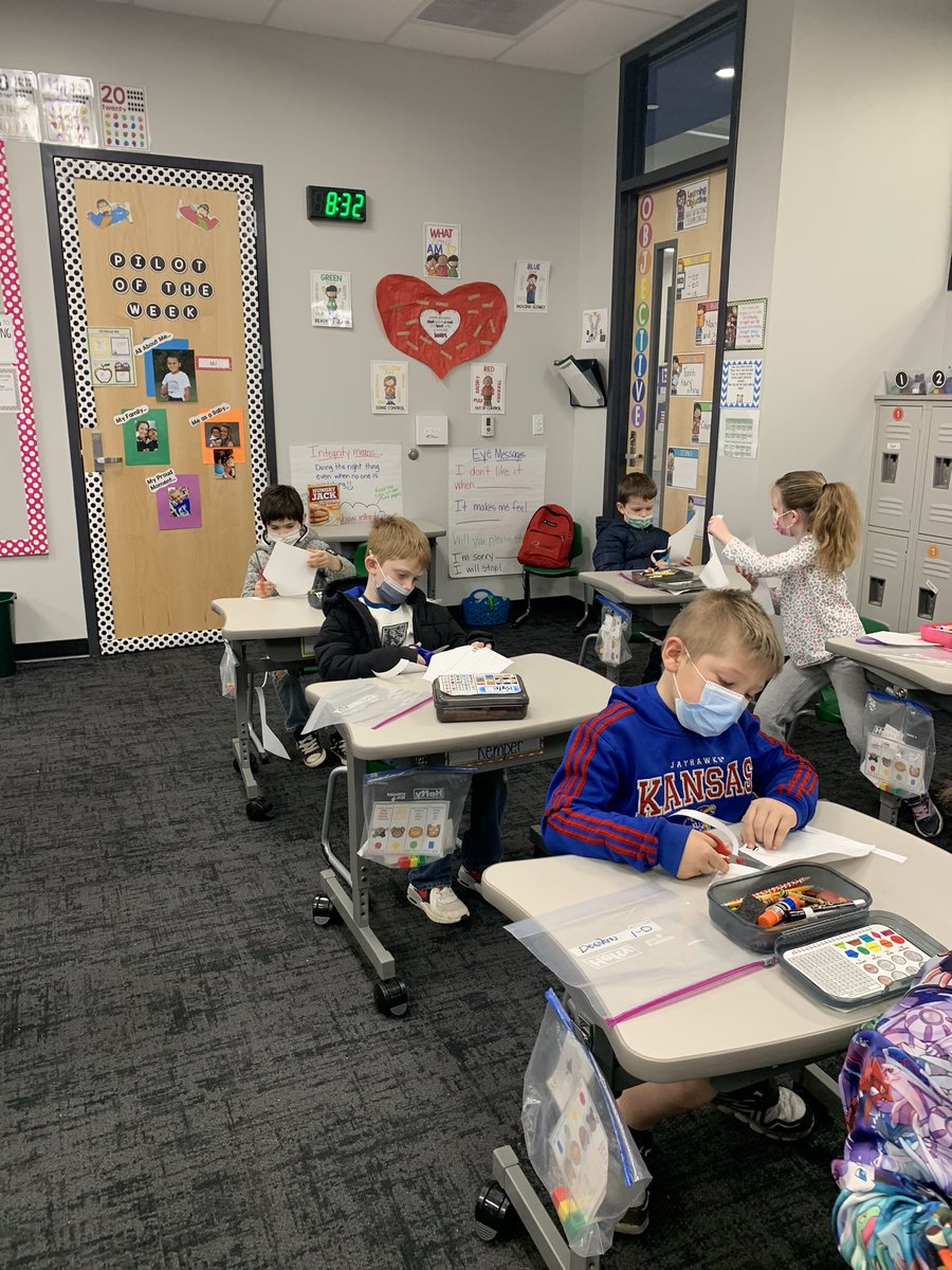 ShawnSpringer8's tweet photo. Stone Creek K-2 students participating in Dr. Seuss centers! Kids had a blast! #ReadacrossDerby https://t.co/GBa3B2zwCy