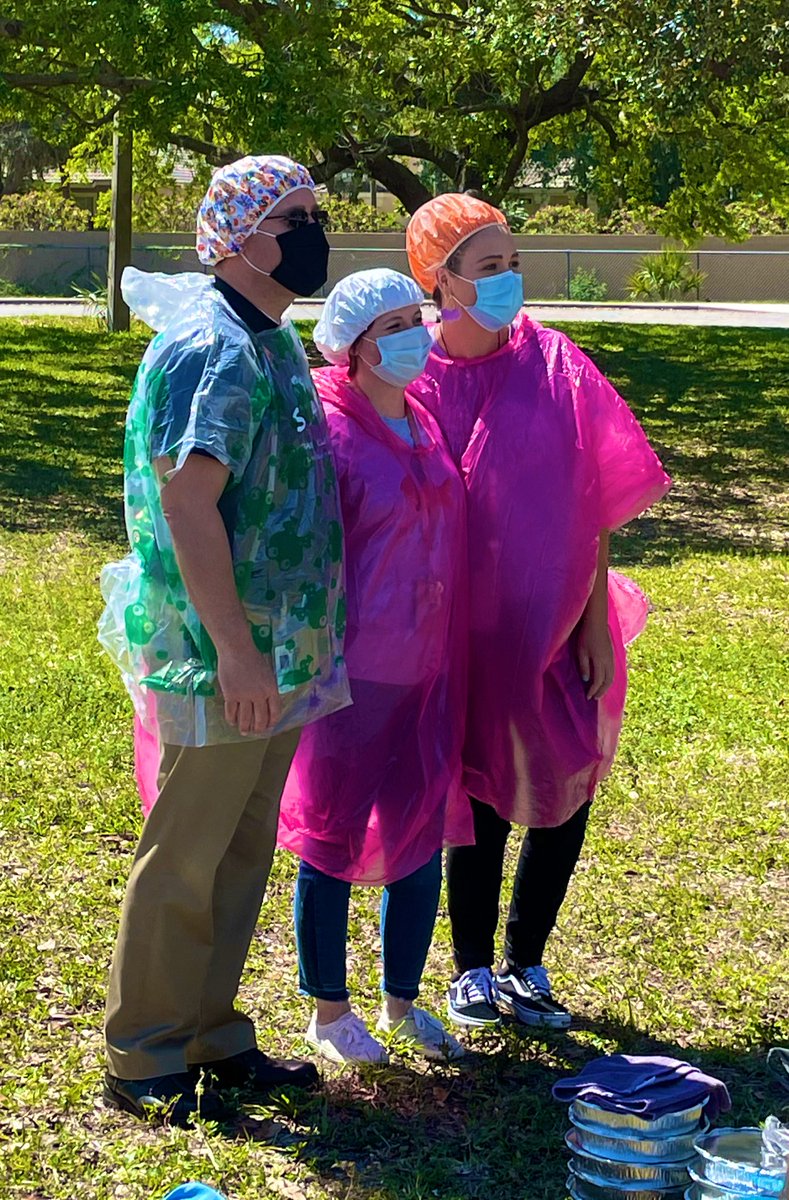 MsMacri3's tweet photo. We had such a blast watching our fifth grade buddies pie their teachers and principal after reaching their goal of reading 140 Sunshine State Reader Books! We are so proud of you! Way to go! 📚 🥧 @LaurelOakElem #SSYR https://t.co/O43d7bwBP3