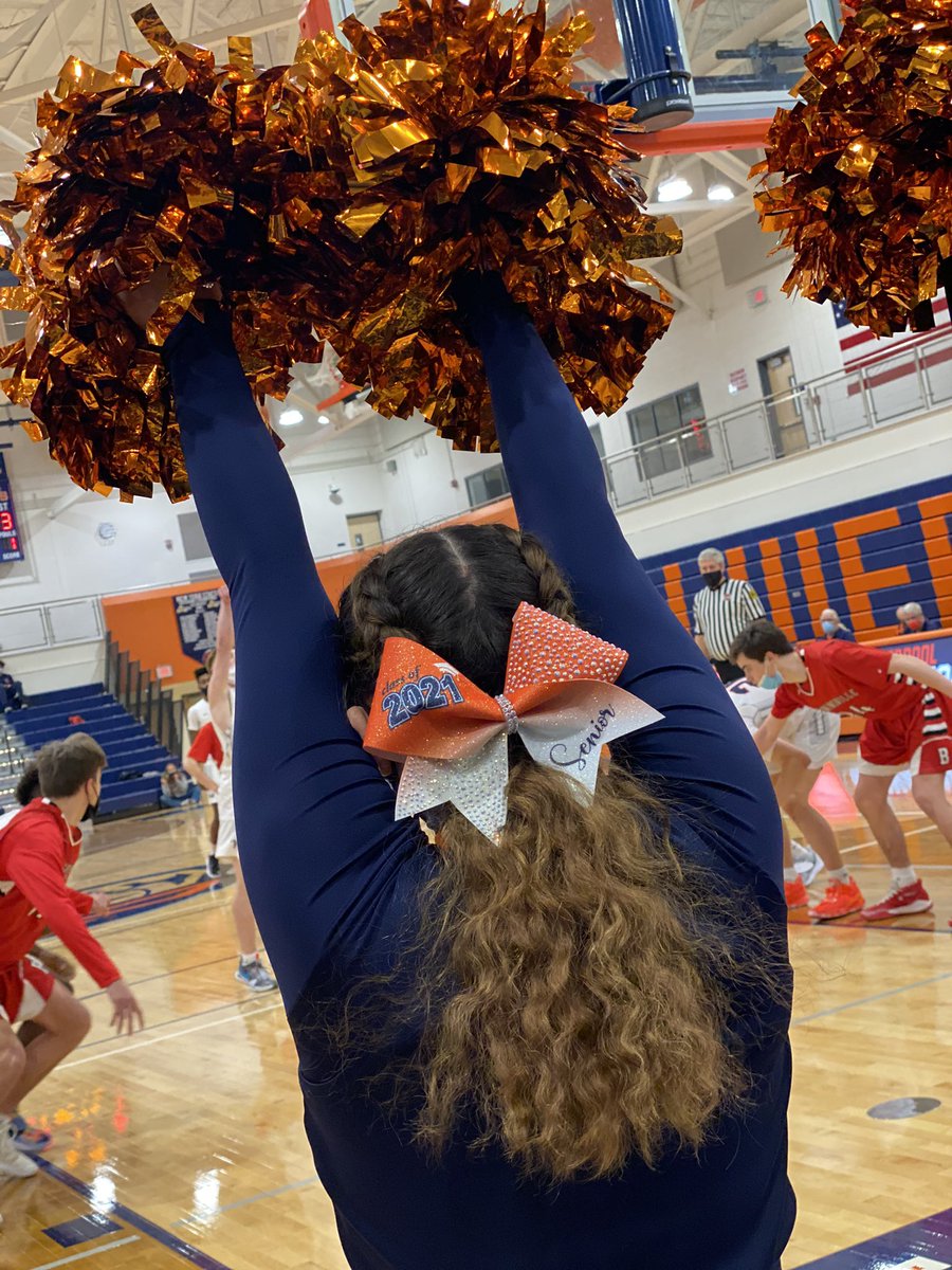 Warriors win ✅ 
Celebrated our seniors ✅ 
All in all, a pretty solid Friday night 🧡💙