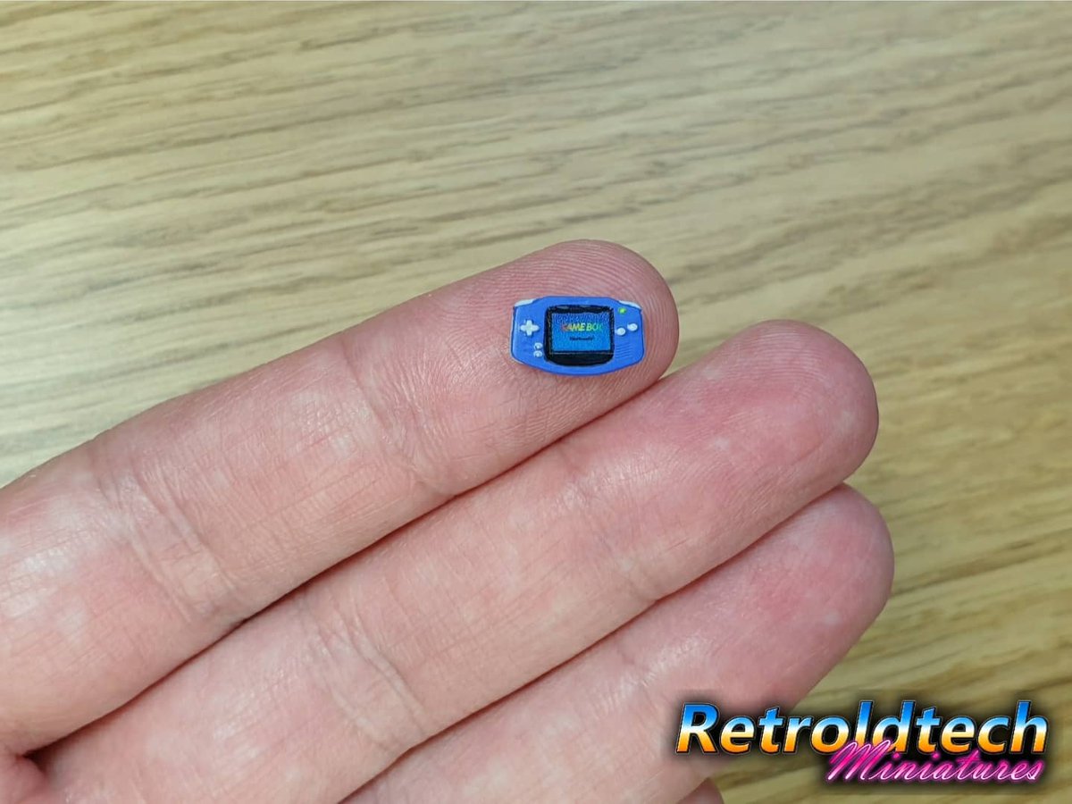 Retroldtech's tweet photo. 1/12 Scale Game Boy Advance 💜😊
#Gameboyadvance #gameboy #gameboymini #retrogaming #miniatures #minis #toyphoto #toyphotography #retrocollective #collectibles #videogames #videogamescollection #miniature #miniaturized #3dprinted #handmade #toys #toymaker https://t.co/uRLnenO3sZ