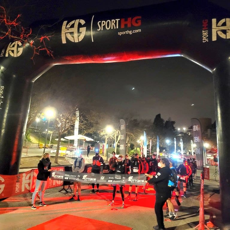 jplanapons's tweet photo. A les 22h @esportcat encén un coet per donar la sortida a la cursa  @UTTGNsportHG de 160 km per muntanya
s'espera que  en poc més de 17h arribin les corredores i corredors més ràpids.
prèviament s'ha fet un test d'antigens a tothom que hi participa
@danibuyo
@lluisyebra 
#TeamCAT https://t.co/pNZxWiUYww