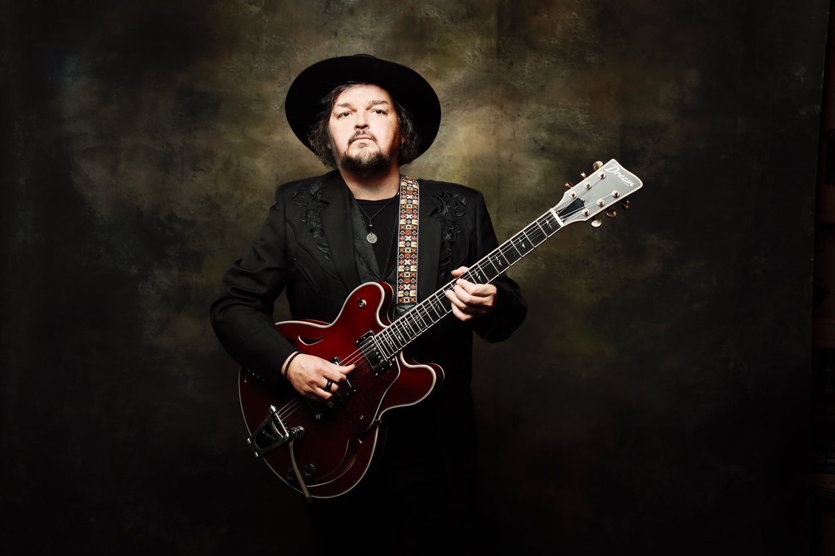 LifeMinute's tweet photo. Making Fridays cool again @AlainJohannes 🙌🏻💙
#MusicForMarch #alainjohannes #FridayFeeling
https://t.co/Xvv1K6zXfv https://t.co/NDQxzfOAEG