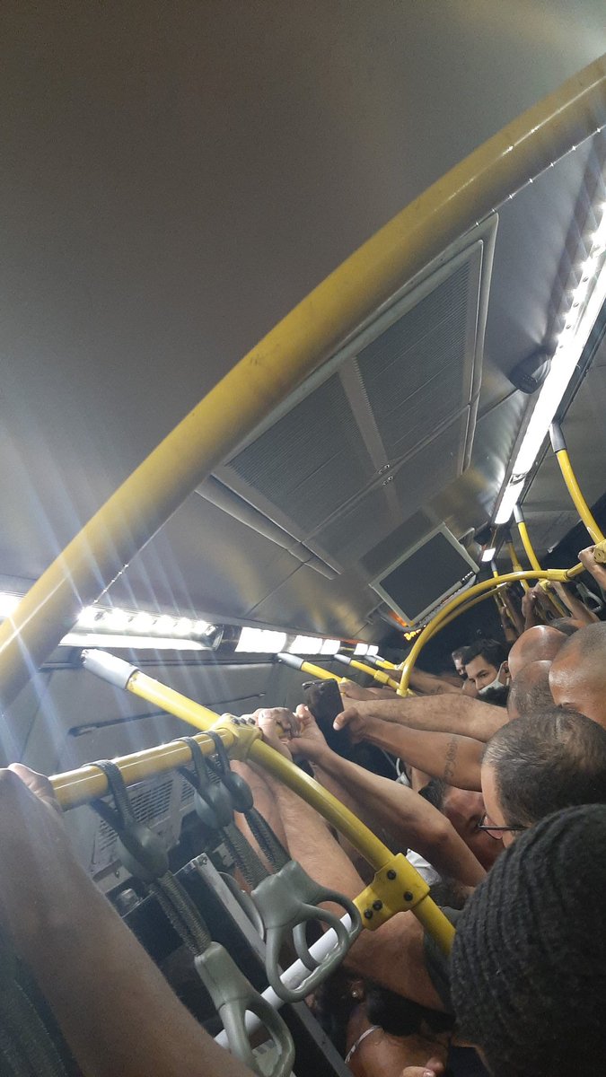 ffcmarcelly's tweet photo. @Prefeitura_Rio @BRTRio @eduardopaes @GovRJ @rjtv_parceirorj  cade o suporte? Restrição de que? 
A massa dos trabalhadores  pela brt, não tem covid no brt? Pedimos respeito, não adianta restringir algumas coisas, tem que dar suporte pra população? Qual a solução @eduardopaes ? https://t.co/hXN3TTlLo0