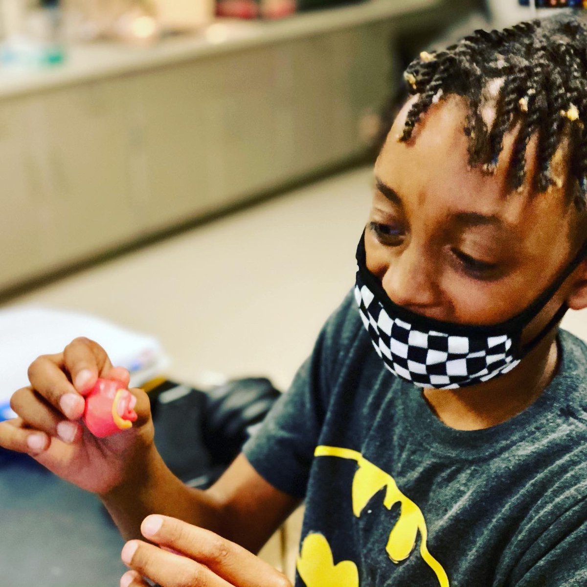 otownteacher's tweet photo. Can one type of rock change into another type of rock? Applying heat and pressure to Starbursts, to demo rock cycle. #stemteacherloop #stemteachertribe #stemeducation #stem #rocksandminerals @Southeast_OCPS @laureateparkes https://t.co/Zv03u94BOs