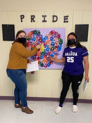 SaludaCounselor's tweet photo. Shout out to @hahenglishteach &amp; our @SaludaHigh #TeacherCadets, for making their way yesterday to @SESPride, to work with our county’s young students &amp; to continue growing as aspiring educators! #SHSTigerPride #OneSaluda #sespride https://t.co/jO3YLo4qNB