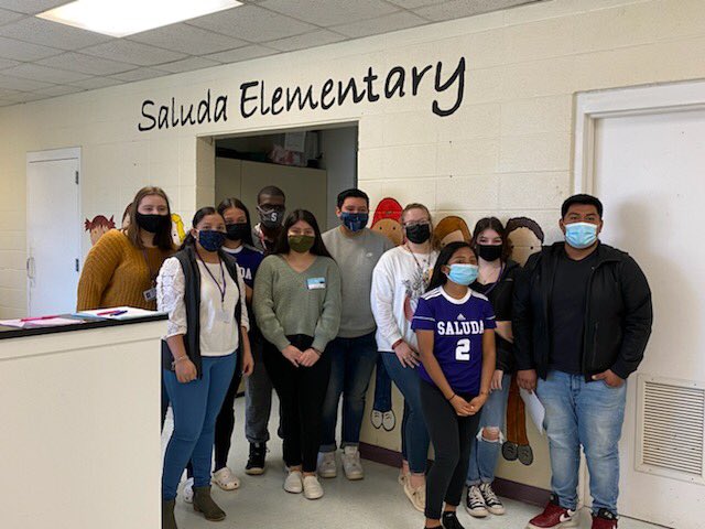 SaludaCounselor's tweet photo. Shout out to @hahenglishteach &amp; our @SaludaHigh #TeacherCadets, for making their way yesterday to @SESPride, to work with our county’s young students &amp; to continue growing as aspiring educators! #SHSTigerPride #OneSaluda #sespride https://t.co/jO3YLo4qNB