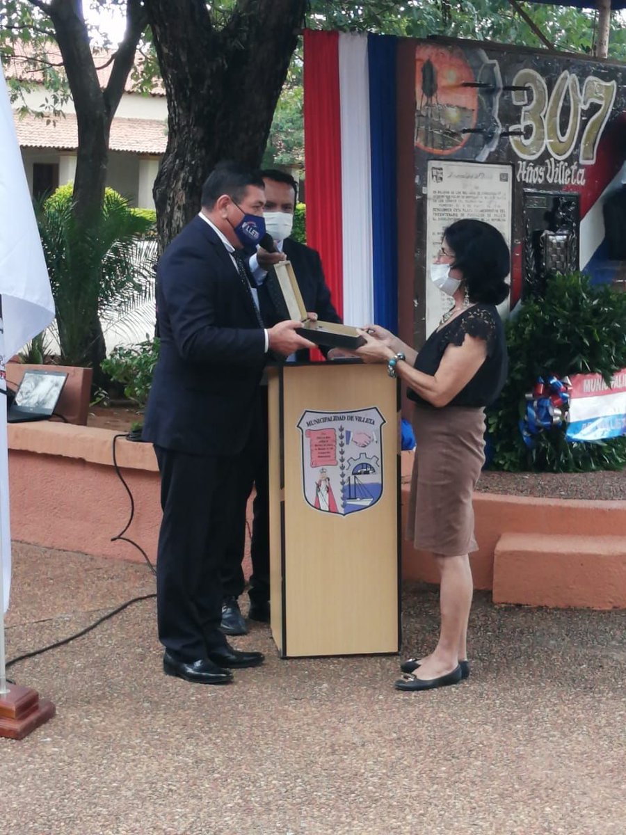 EscritorasPy's tweet photo. Muchísimas felicidades a nuestra socia Delfina Acosta, quien ha sido reconocida el día de hoy por la Municipalidad de Villeta, su ciudad de origen. 🌷 🌼 🌻 https://t.co/wwJzWfFTpa