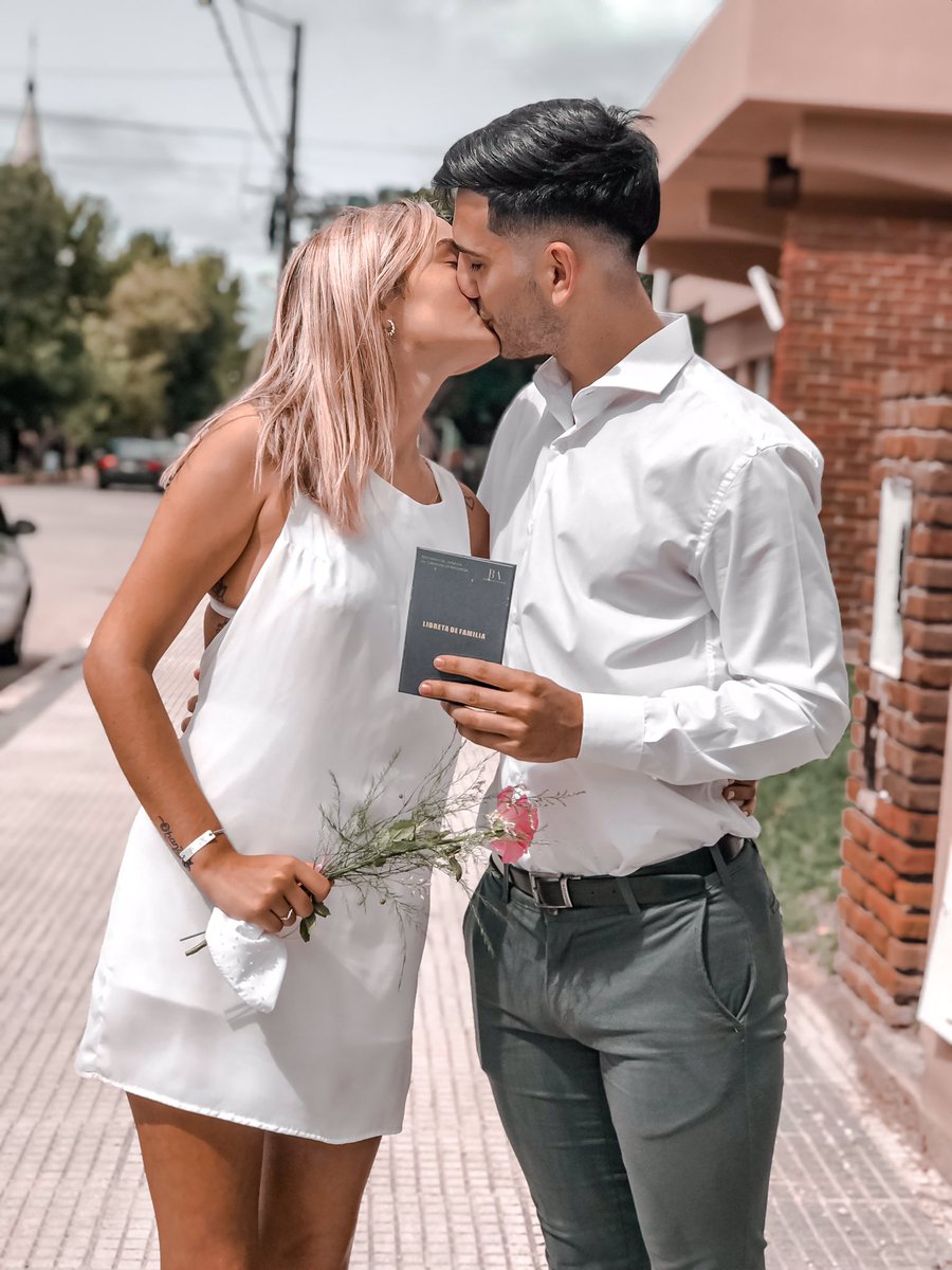 JuliChiarinotti's tweet photo. Dijimos que si🤍💍
Te amo y es para siempre! @___chinog7 https://t.co/EtQDLpP95o