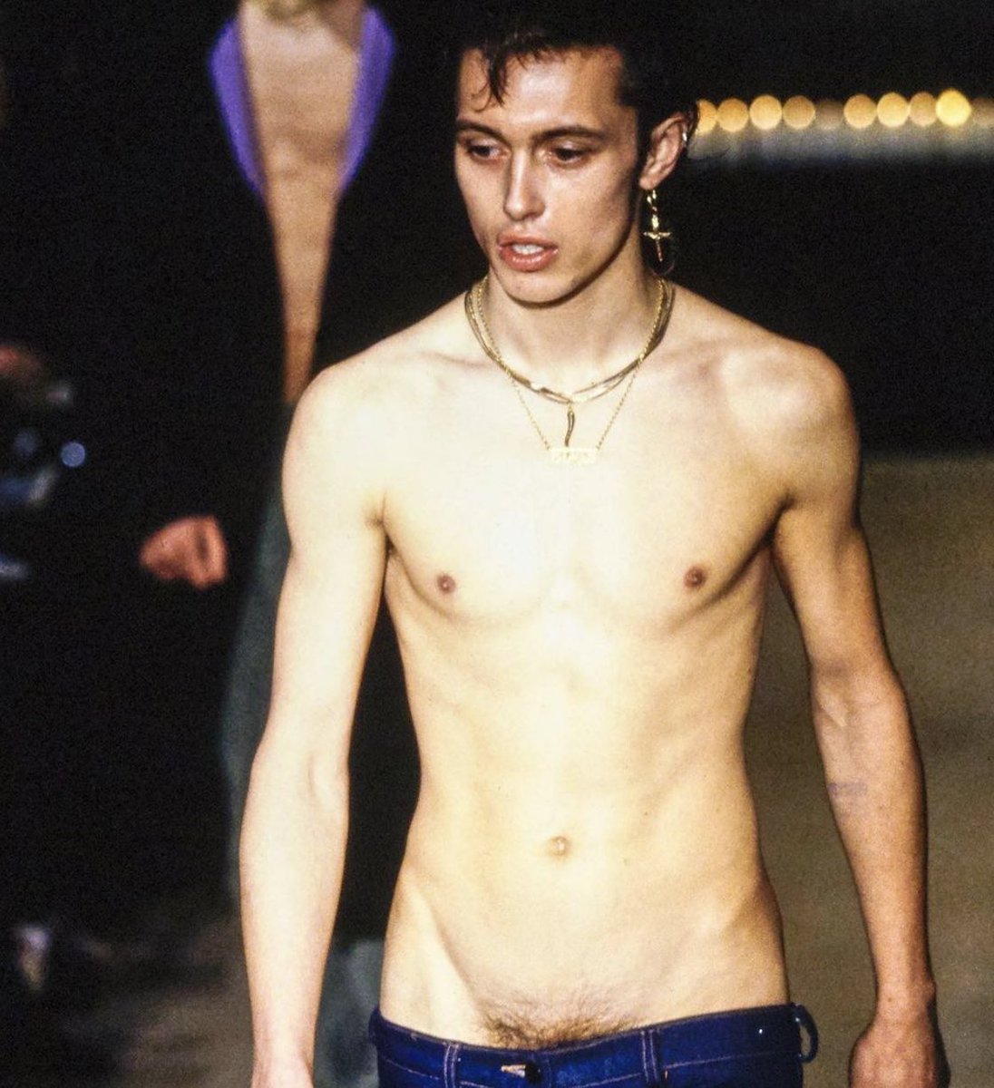 SoyGerardCortez's tweet photo. Alexander McQueen en 1998 🔥
Que sexy todo. https://t.co/ZOQZnafOoA