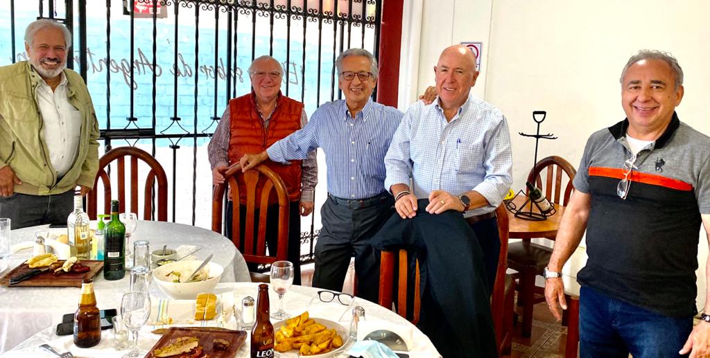 FLuisSardina's tweet photo. Sin perder la costumbre, hoy tocó comida con excelentes amigos. 👌🏼 https://t.co/4kMANHmPch