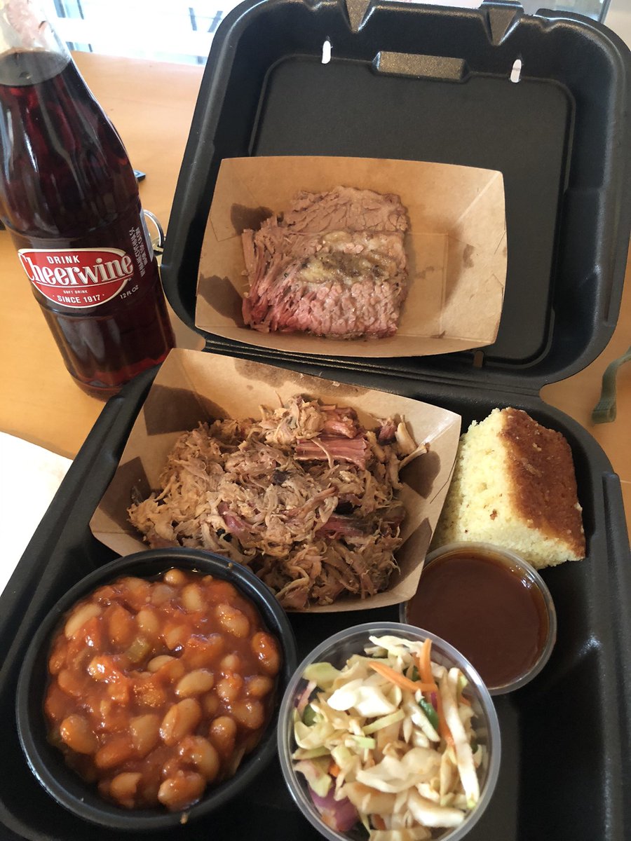 cajunjen's tweet photo. Partial to my beloved @federalistpig in DC of course, but Gordonsville’s @bbqexchange did hit the spot for me today after the drive down, a long walk, and wine tasting. #vabbq https://t.co/CXEFJjSJrN