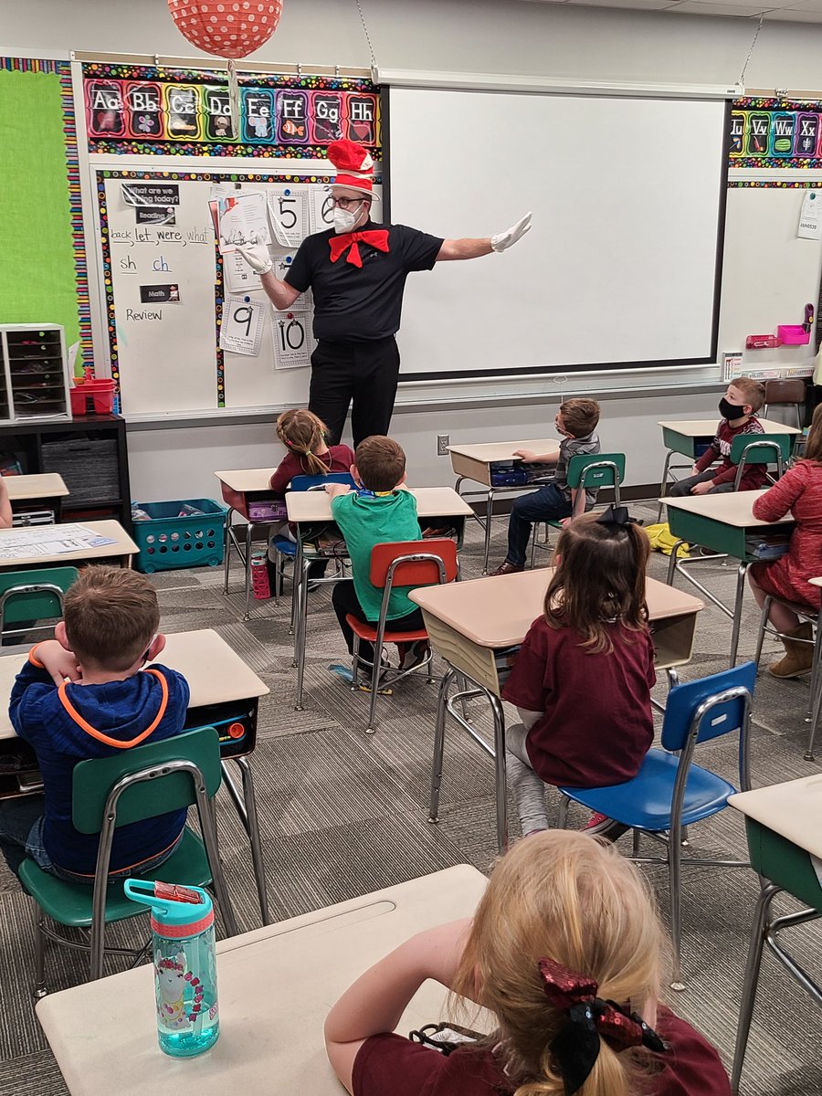 MrsShiremanSDES's tweet photo. The Cat in the Hat visited Kindergarten today! Thank you so much for visiting, reading to us, and answering our questions. 😀@sdes_cougars  @FlowersEdS #1DCCS https://t.co/dQRj1MxKxb