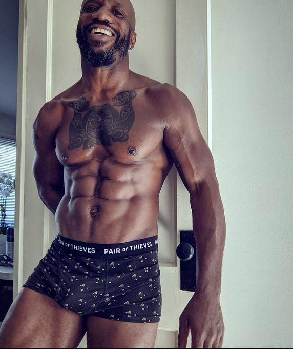 Flexing for the weekend. #FlexFriday https://t.co/hj8gNGAuDa<a href="/tag/flexfriday"class="tags">#FlexFriday</a>