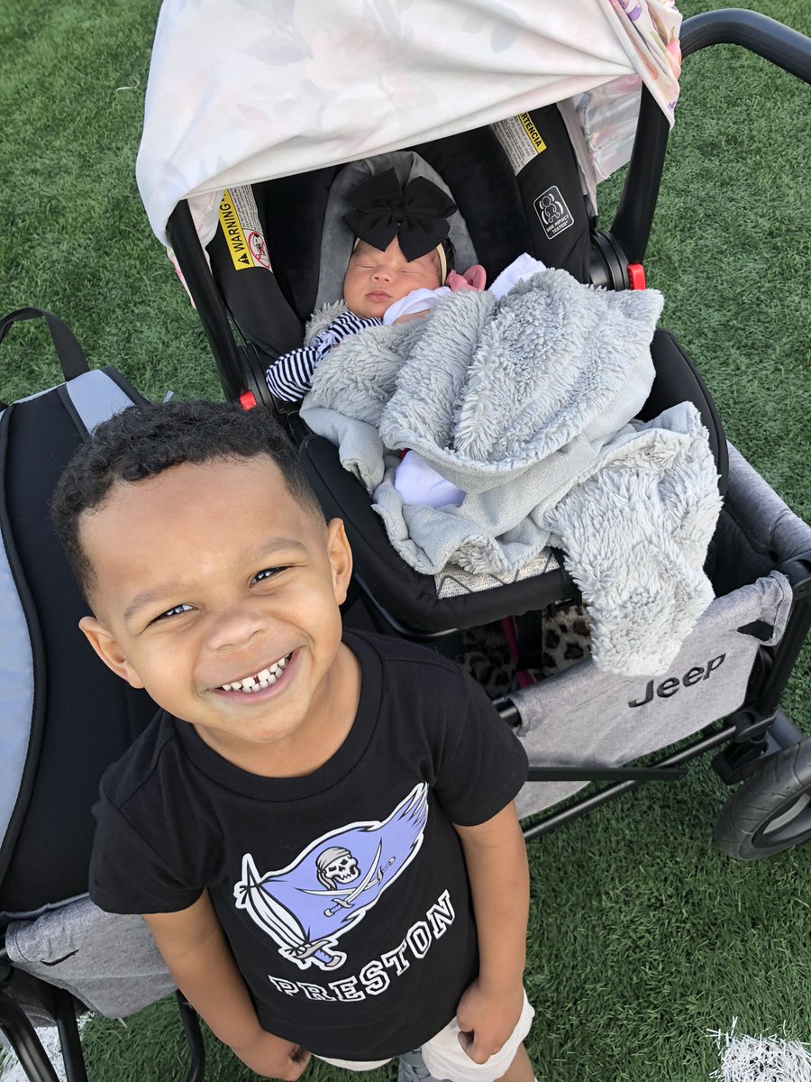 MCoachtoliver's tweet image. #BabysFirstTrackMeet #2WeeksOld @JefferyToliver #WeAreBucs #GulfCoastRelays