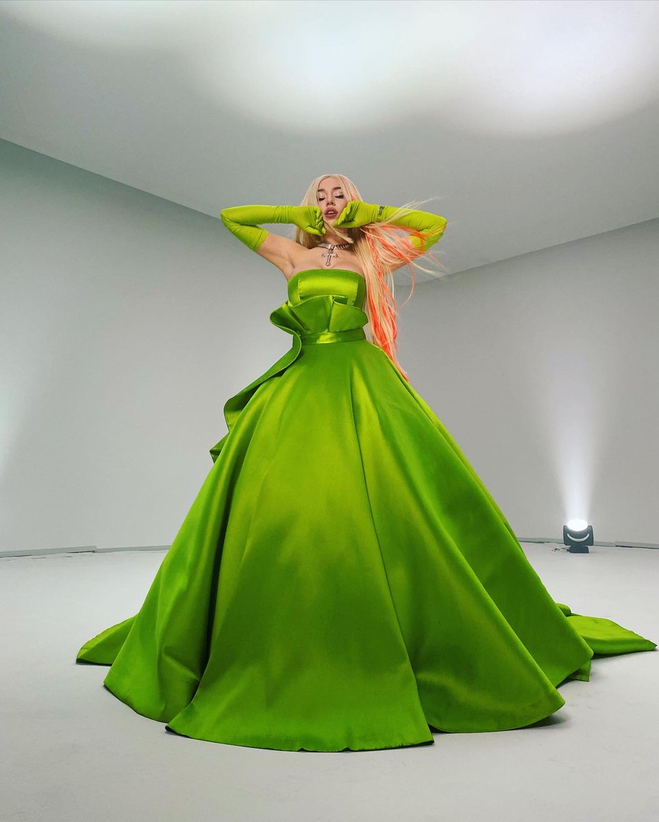 AvaMax's tweet photo. Orangina 💚 🧡 🍊 ��💚 @amfAR https://t.co/UVMBw8RUVQ