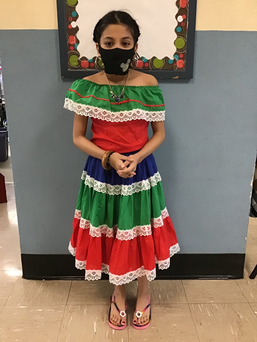 Ms_Ryf's tweet photo. BAS students wearing traditional outfits to represent their culture! We love celebrating diversity for Read Across America week! @ValleyStreamBAS @VS24District https://t.co/909KetvLH9