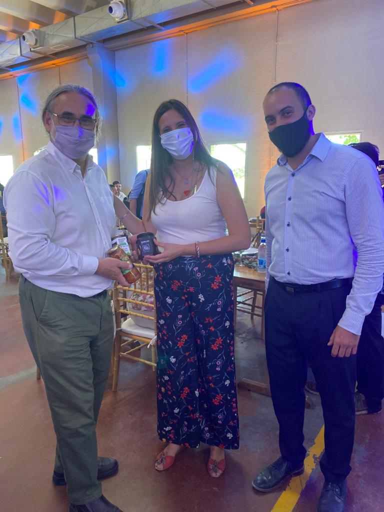 BrunoCeschin's tweet photo. Gracias Ministro @LEBasterra por venir a #Mendoza y trabajar en conjunto con @anabelfsagasti y @MarisaUcedaOk por una #MendozaProductivaYSustentable

#ProduccionYTrabajo
#ArgentinaDePie ☀️ https://t.co/SWWf9yLcWG
