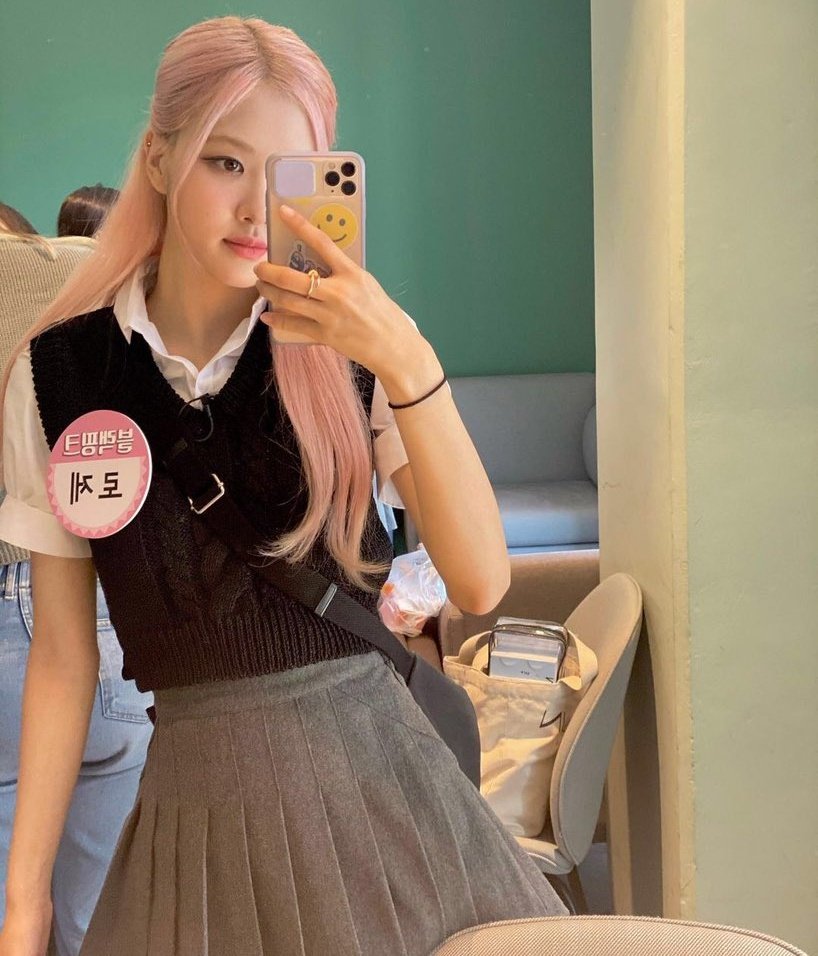 rosé pics tweet media