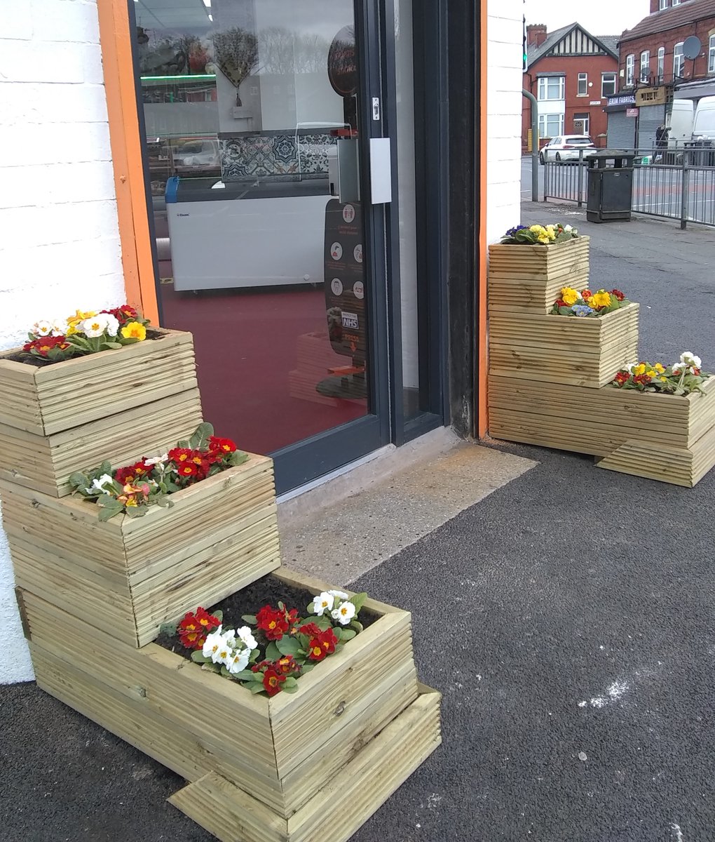 UppingIt's tweet photo. New shop has opened on corner of Ossory St. Great to see planters by the door!Businesses can do so much to contribute positively to the area.Managing commerical waste properly is standard stuff but going the extra mile like this shop has is just brilliant.Bees are gonna love it! https://t.co/YzrpmoTwXE