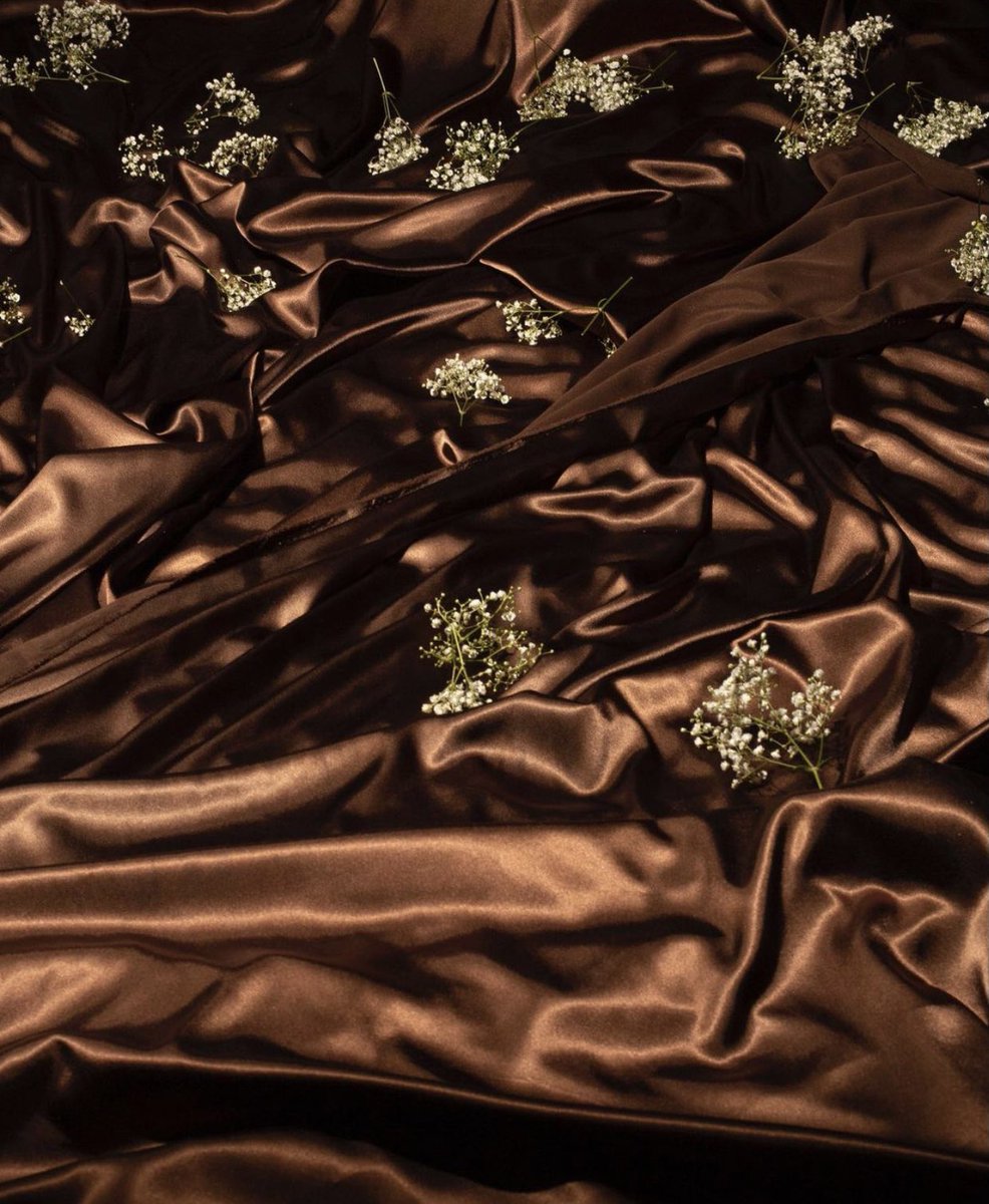 These shots are so ICONIC it’s almost religious! 
It’s the melanin popping in my skin,
It’s the span of my hips, 
The beauty of my body,
The divinity of my face. 
I AM A GODDESS!👸🏾🤎✨

#BirthdayGoddess #25makessensenow