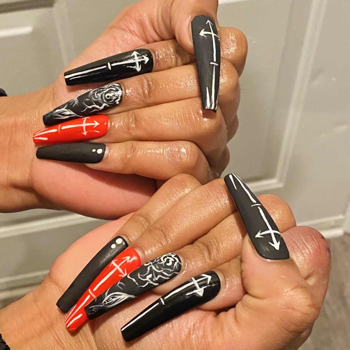 tayyxgloball's tweet photo. “Slain” ⚔️🥀 $45 

Custom birthday set! 🎉 Love customer cam! 📸😍

@laquenailbar inspired ✨

SHOP @pressedxglobal on IG! Yes,I ship! 🛍💅🏽

#pressedxglobal #pressonnails #edgynails #blacknails #nailart #rednails #greensboronails #raleighnails #cltnails #ncatnails #uncgnails https://t.co/75eAHPVXcp