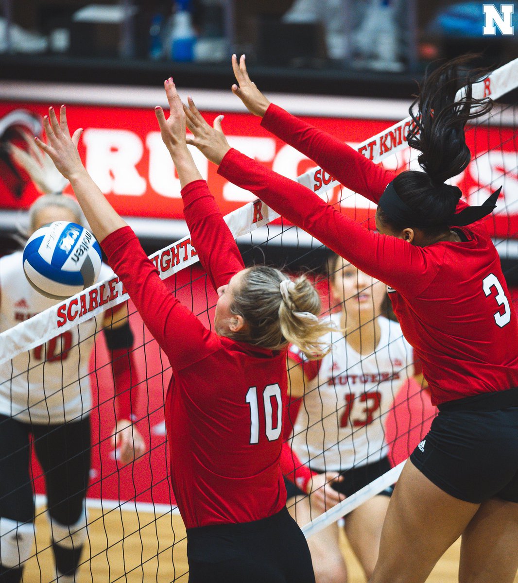 McAuley_VB's tweet photo. Big night to see many of our #MMCAlums in action! Nancy Kane, Charley Niego and #14 @NDvolleyball are on ESPN at 6:00 playing NC State. Tune into the @BigTenNetwork to check out @_lifeofkay and #4 @Huskervball taking on Illinois! GO MACS!!! #Tradition https://t.co/1ovIeGUNS2