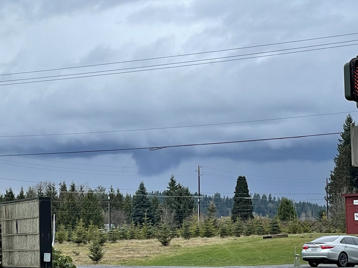 Lowering to the NW of Granite Falls, WA associated with the thunderstorm. #wawx <a href="/NWSSeattle/">NWS Seattle</a>
