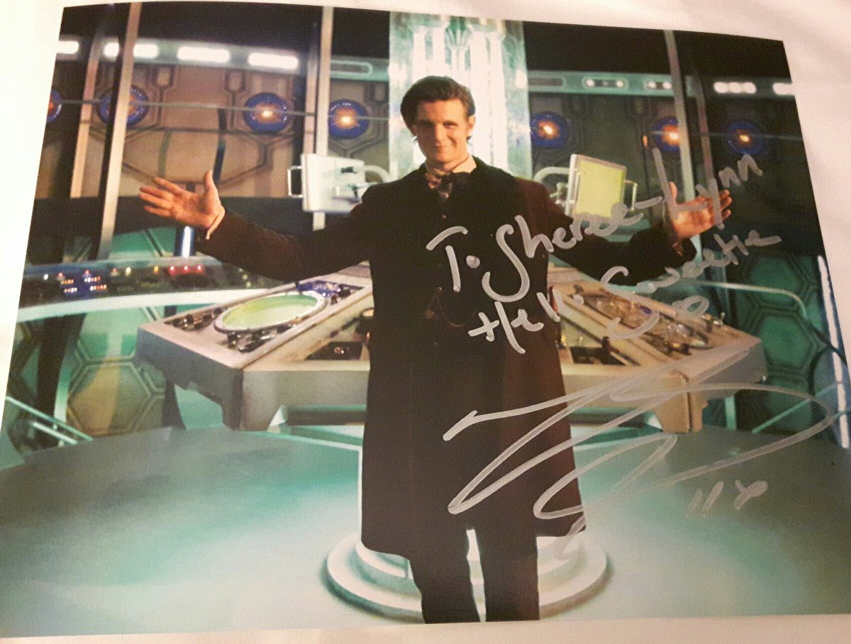 ShereeLynnT's tweet photo. @FANEXPOCANADA Meeting #MattSmith 💜I got to talk with him get two autographs a HUG! 🥰And he called me Darling 💕#heisSoSweet https://t.co/FdGTHSl8Ll