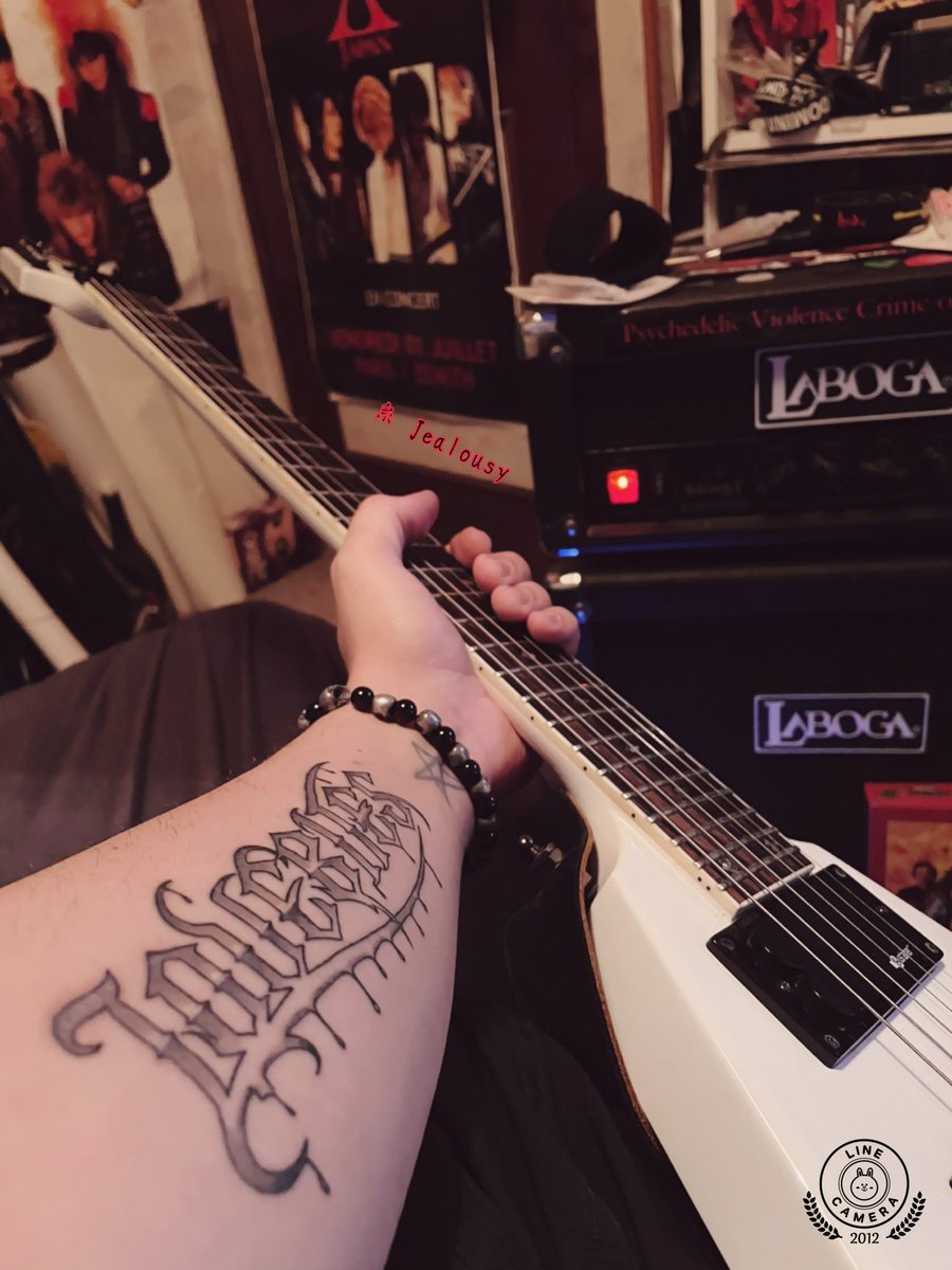 Kei_Jealousy's tweet photo. Playing my beautiful @FERNANDES_JAPAN guitar today 🥰
#FernandesGuitars
#Lovebites
#LovebitesInk
#XJapan
#WeAreX
#LabogaAmps https://t.co/grcTubEscD