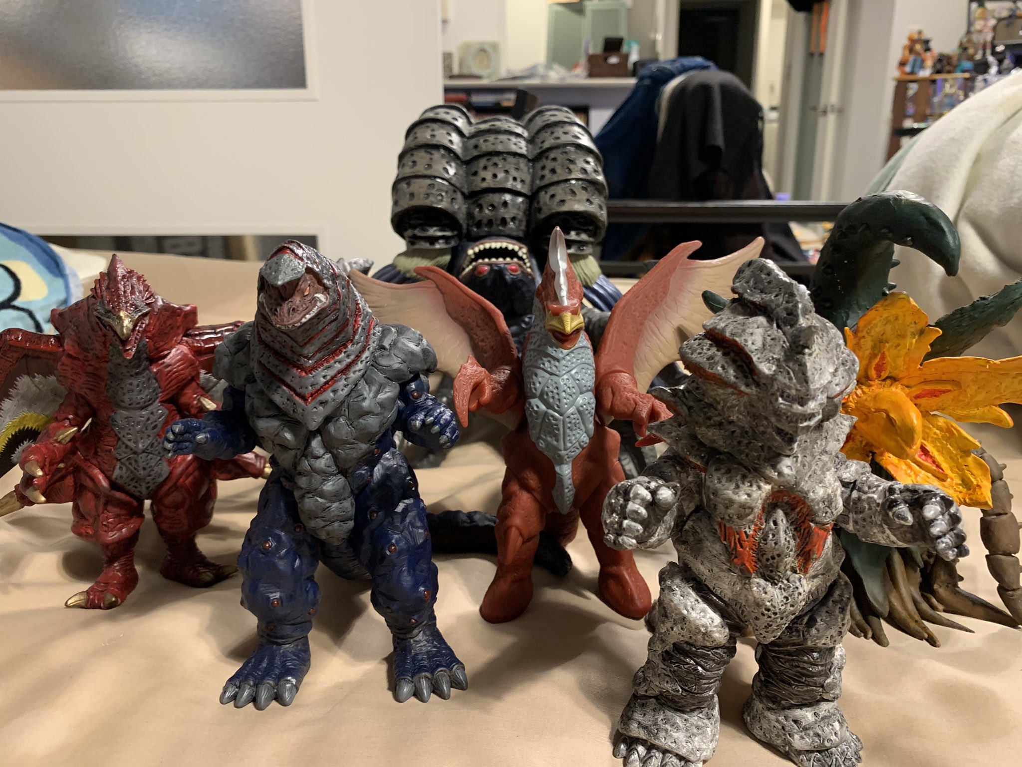 تويتر 774yumenokatamariノナカノヒト على تويتر てぃがー ウルトラマンティガ ソフビ改造 ゴルザ メルバ ガルラ ギジェラ ゾイガー ガタノゾーア 闇 T Co Gtrcfhxasb
