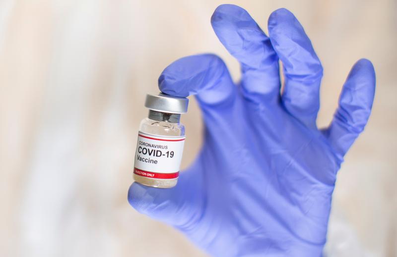 Reuters's tweet photo. Brazil variant can reinfect virus survivors; COVID-19 vaccine antibodies pass into breast milk https://t.co/fRzSsEnCRz https://t.co/BF4tfuH27K