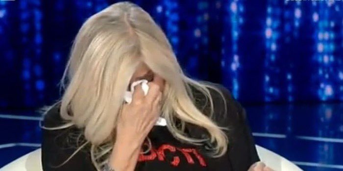 shadowofgaga's tweet photo. l'applauso più forte di questa edizione è quando Amadeus ha annunciato che hanno finito con 45 minuti di anticipo
 #Sanremo2021 https://t.co/c2yiQ3E2AP