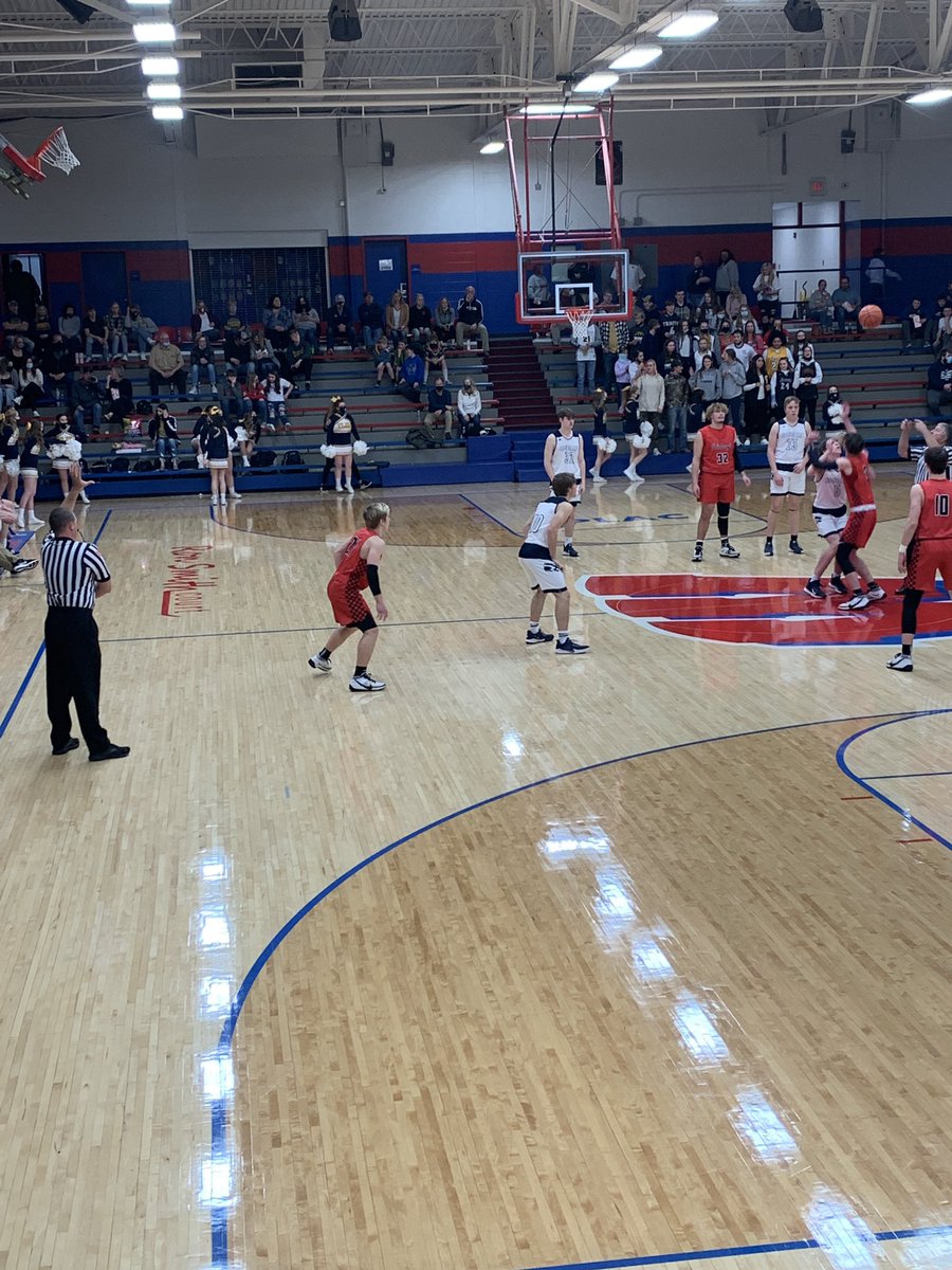 AshleaDunkerly's tweet photo. 32 more minutes of basketball for the Dunkerly’s #SectionalTime https://t.co/H2O4xvyC2T