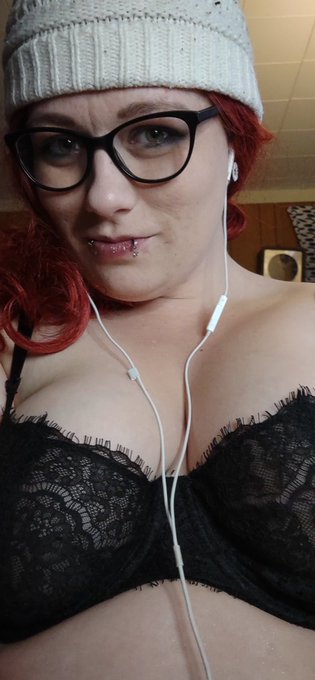 Red hair for the day https://t.co/e5R0NBdbRb<a href="/tag/chaturbate"class="tags"><span>#chaturbate</span></a>