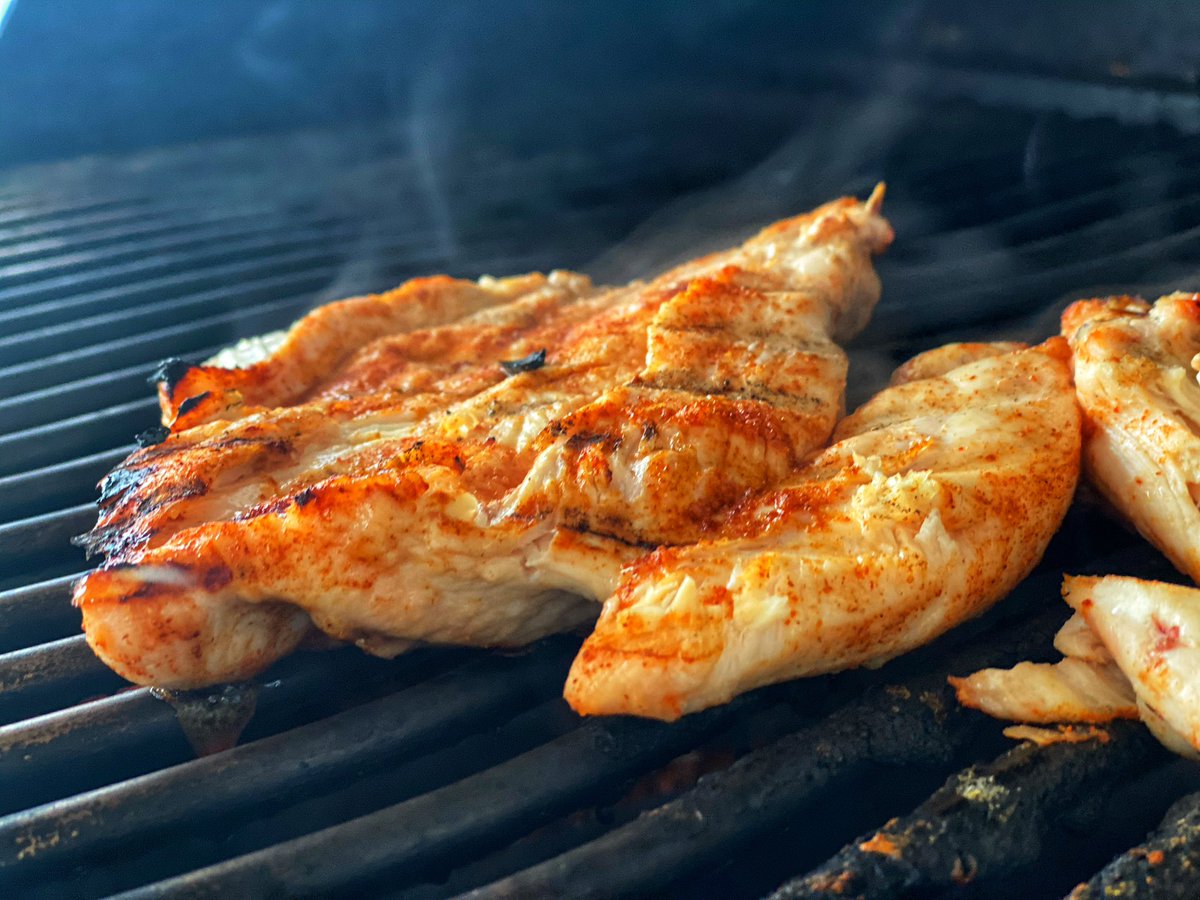 MommaBSpiceShop's tweet photo. It’s so warm out today we couldn’t not barbecue! BBQ Sweet and Sassy Chicken is on the menu tonight! What are you having for supper?
#mommabs #mommabsspiceshop #bbq #bbqcanada #barbecue #spice #spices #spiceblend #medhat #medicinehat https://t.co/GHZprRH8Va