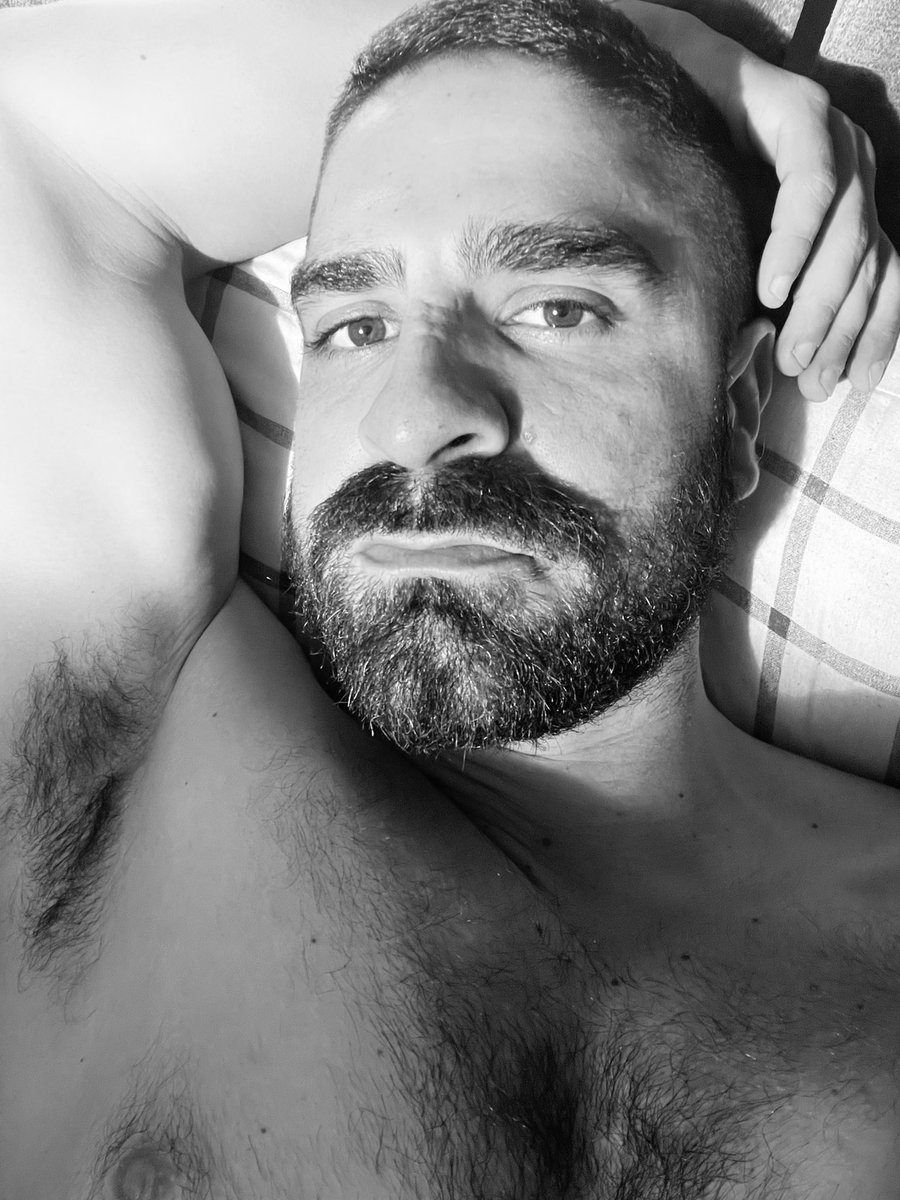 PPandJOSUE's tweet photo. ⬛️⬜️ B&amp;W 
.
.
.
.

.
.
#beardisus #beardking #beardgays #beardedmen #thebeardedselfie #blackandwhite #lights #hairyman #gaymen https://t.co/JN48LTN9sJ