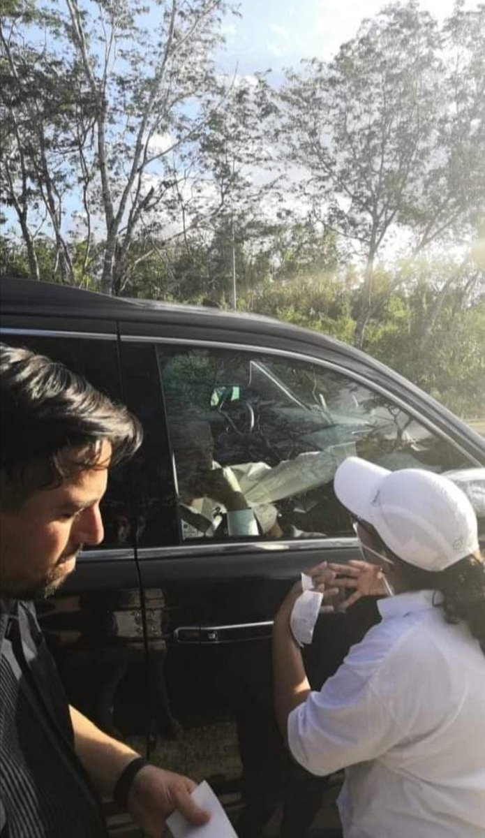 AdmisionDe's tweet photo. Los maestr@s de yucatán hicieron llegar las peticiones al presidente de la República Mexicana; para que a la brevedad la USICAMM publique los mecanismos de valoración  para concluir el proceso de admisión 2020-2021.

@USICAMM_OFICIAL
@lopezobrador_
@delfinagomeza
@CiroGomezL https://t.co/ws0BBBn75i