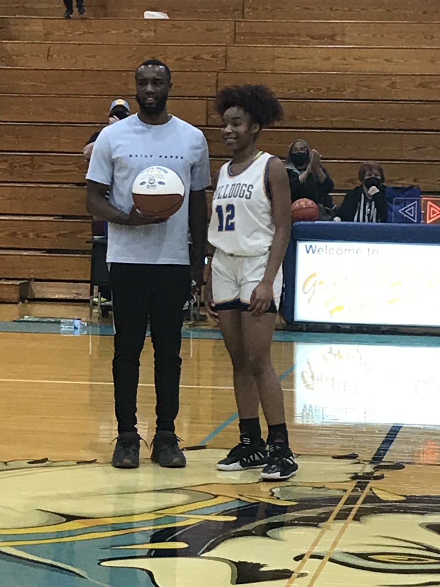 greg_linhart's tweet photo. For the first time in 30 years the @GVBulldogsGBB are district champions...tonight we also crowned a NEW all-time leading scorer in @Cierrajsmith https://t.co/3R0Y7BidJb