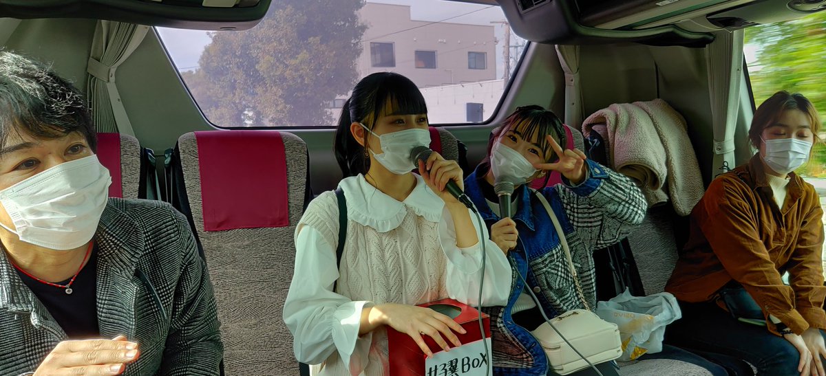 batu0556677's tweet photo. 行きのバスツアー車内にて
楽しいよ〜!
#オフ会
#九州女子翼
#山本愛理
#鈴川瑠菜
#YDLA https://t.co/WUaLwqeyDn