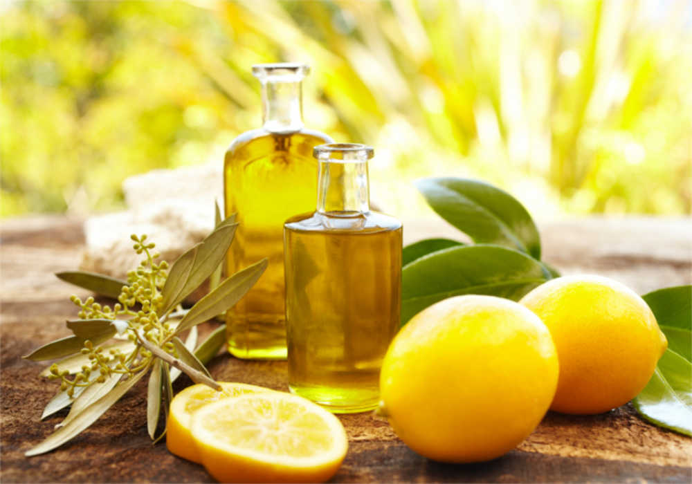 AHealthyBod's tweet photo. The Healing Benefits of Olive Oil &amp; Lemon #Detox
It is a natural option to detoxify and purify our body. Since both lemon juice and olive oil act as two powerful detoxifying and cleansing of the body. https://t.co/37xKAs7r7D https://t.co/1071fKk1k4