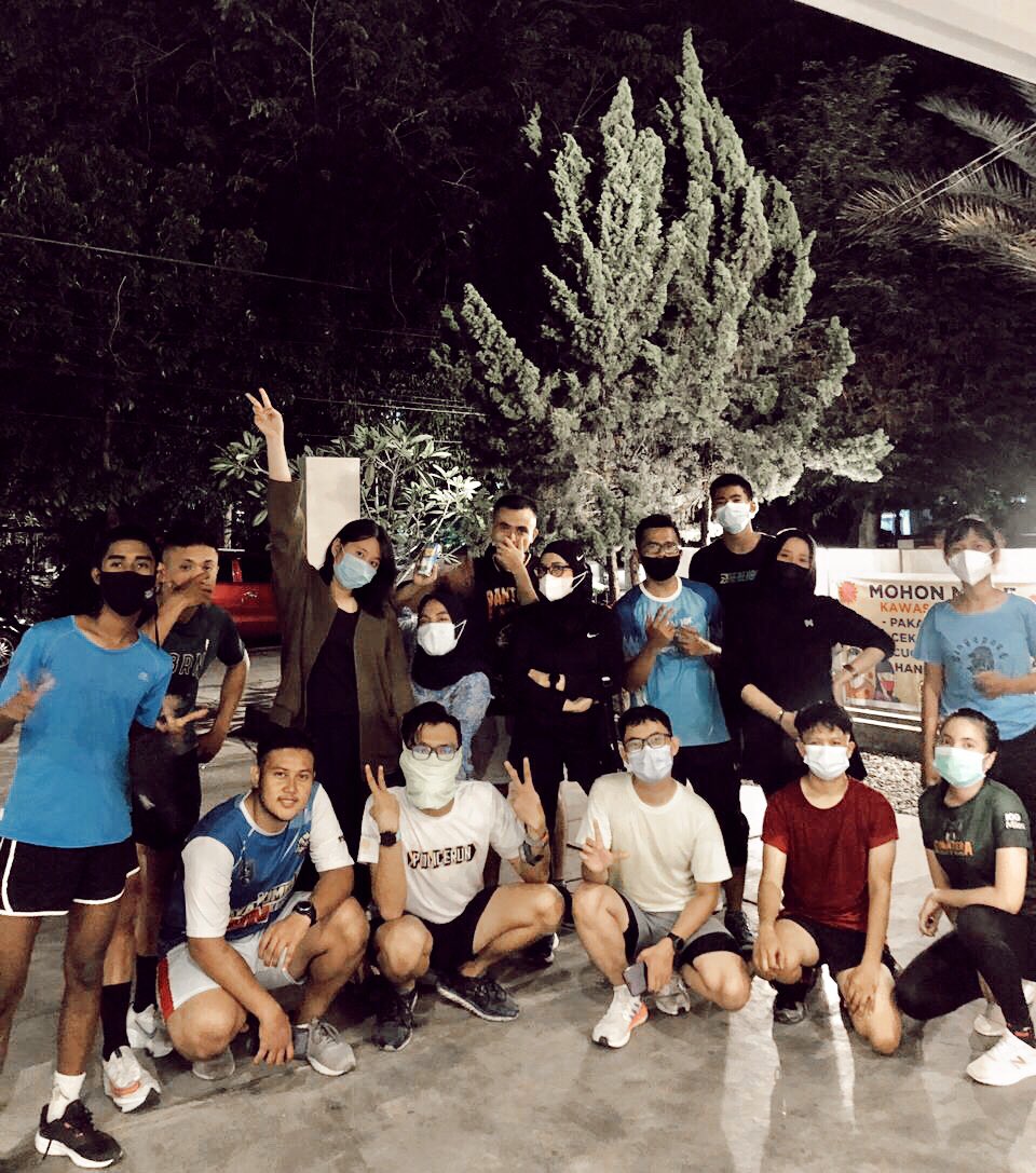 Friday Night Run! Thank you for tonight and stay healthy guys! 

#liburun #LBRN #larisajelah #liburunishome #nightrun #liburunmenyala #nevernotrunning #millesofmadness #StayYoungStayStrong