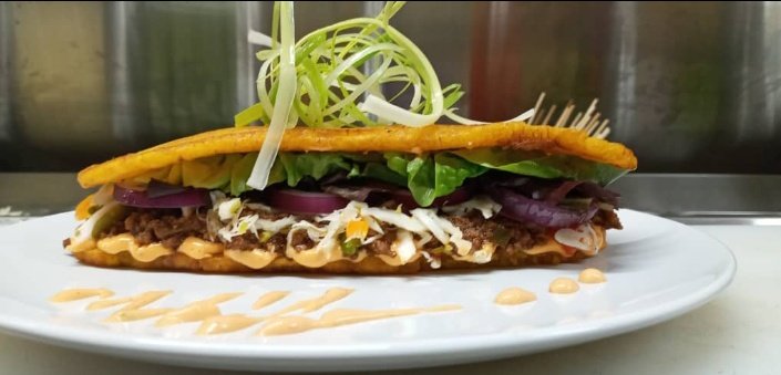 ann_zhuri's tweet photo. Sandwich banane
@ChateauTernier 
Chef Rick
I'm so happy 🥰🥰🥰🥰🥰 https://t.co/PvuNK3vWOR