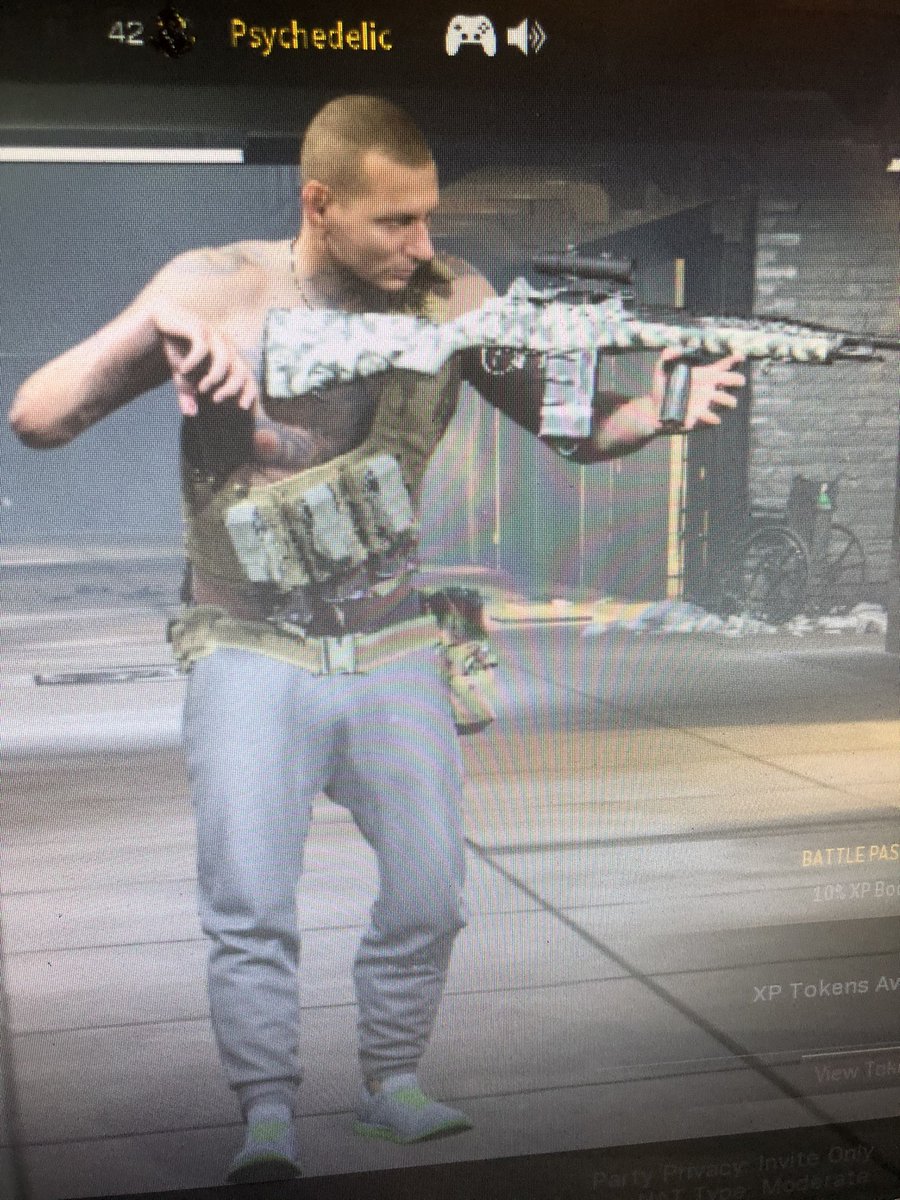 TangoTakes's tweet image. I had to take pictures to make sure I wasn’t high #warzone #cod #intigration #glitch