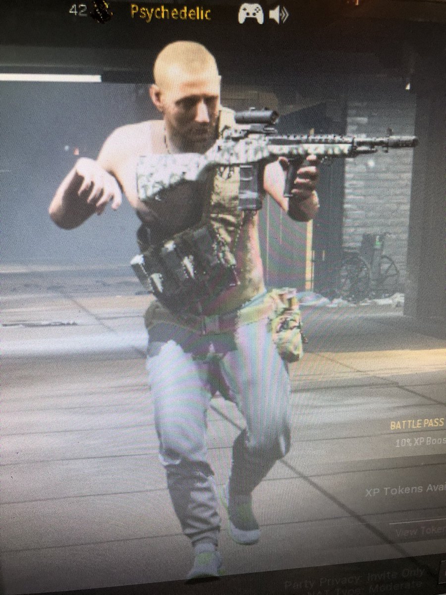 TangoTakes's tweet image. I had to take pictures to make sure I wasn’t high #warzone #cod #intigration #glitch