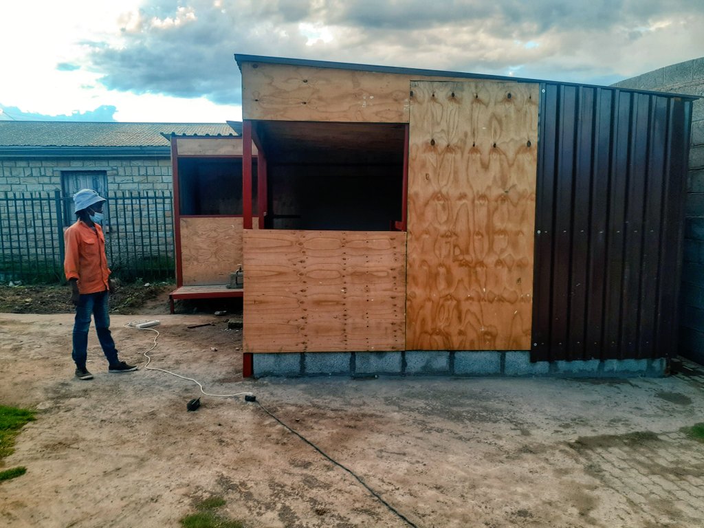 KingPostLso's tweet photo. My first work for this year. Please retweet my work and help me out 😥. I know I'm not done yet bit this is how far i am. It's a shop with extra room for mpesa,ecocash and electricity services at Ha-Seoli,Maseru lesotho. Please share my work,59079202. Thank you in advance. 😊❤ https://t.co/7O7HFXhoSi