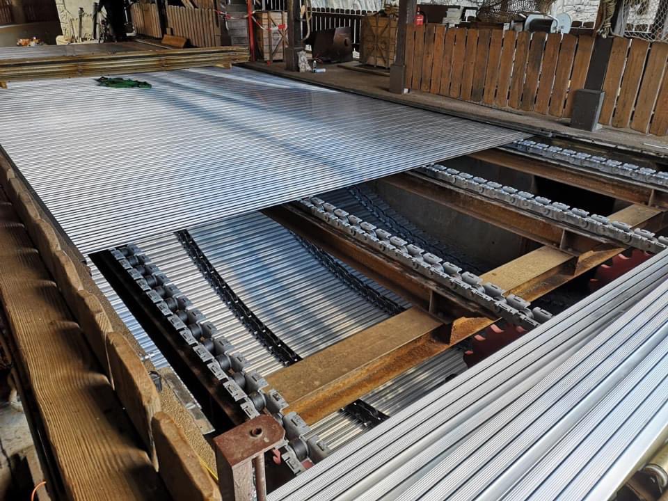 World_of_Parks's tweet photo. Große Sanierung in der #RiverQuest Station im #Phantasialand. Plattenband, Zahnräder und Ketten wurden ausgetauscht./ Major renovation in the River Quest Station in Phantasialand. The apron conveyor, gears and chains have been replaced.

Quelle SAD / Phantasialand https://t.co/rGCXlikYmq