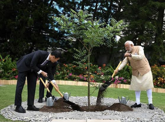 Few leaders of Nations get such an array of International Awards ! I join all in congratulating our Hon PM @narendramodi ji for receiving CERAWeek Global Energy and Environment Leadership Award. World over, Indian leaders seen as part of solution, a hard earned Laurel!